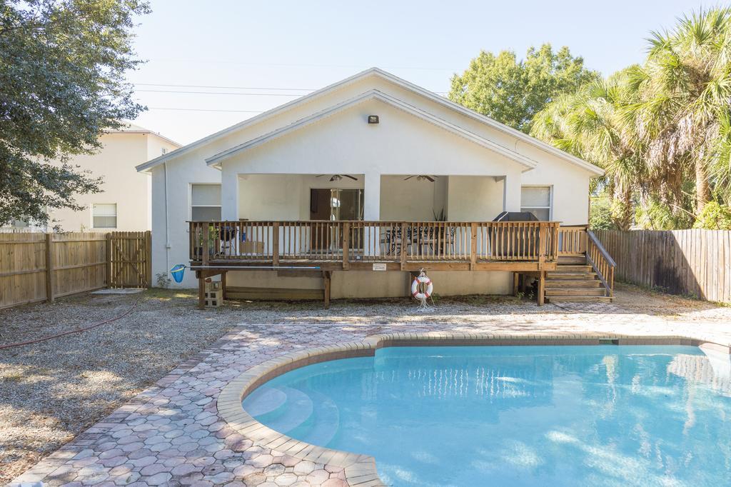 Poolhouse Βίλα Τάμπα Εξωτερικό φωτογραφία